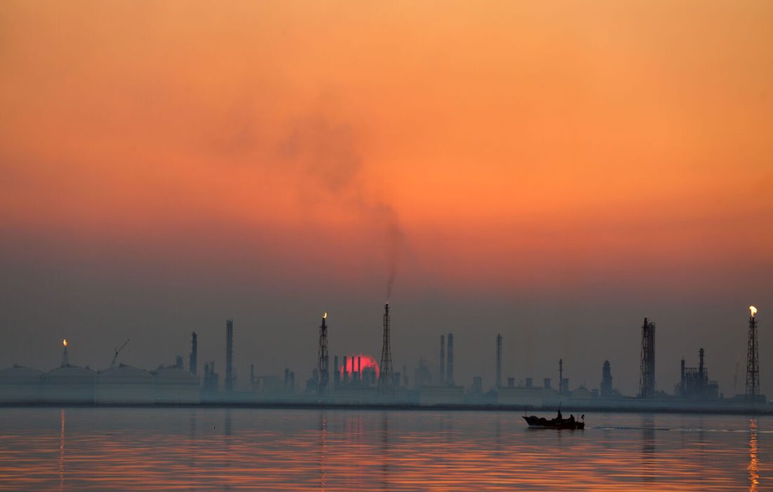 ۶ پتروشیمی آلاینده در خوزستان اخطار گرفتند/ شناسایی چهار پتروشیمی آلوده‌کننده دریا
