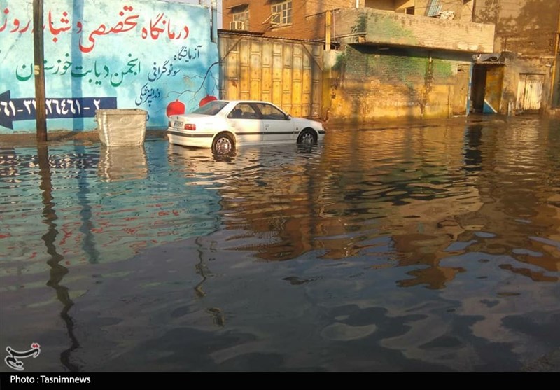 رییس شورای شهر اهواز نسبت به دفع آب‌های سطحی به آبفا و شهرداری تذکر داد
