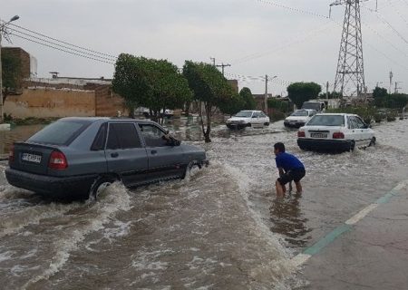 ریزش خطوط فاضلاب در برخی نقاط اهواز/ تلاش برای رفع آبگرفتگی‌ها