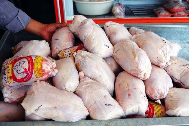 کشف و ضبط بیش از ۷۰۰ کیلوگرم مرغ تاریخ گذشته در اهواز