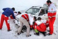 رهاسازی ۶۸ خودرو گرفتار در کولاک برف منطقه تاراز خوزستان