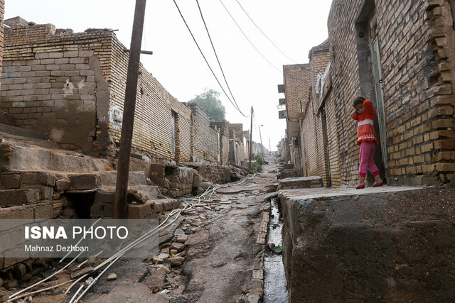 منازل در معرض خطر ریزش کوه در حصیرآباد اهواز تخلیه شدند