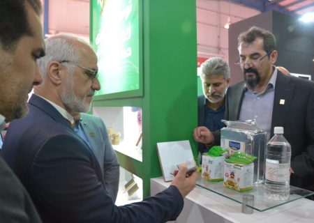 بازدید استاندار خوزستان از ظرفیت‌های صنعت نیشکر در نمایشگاه دستاوردهای انقلاب
