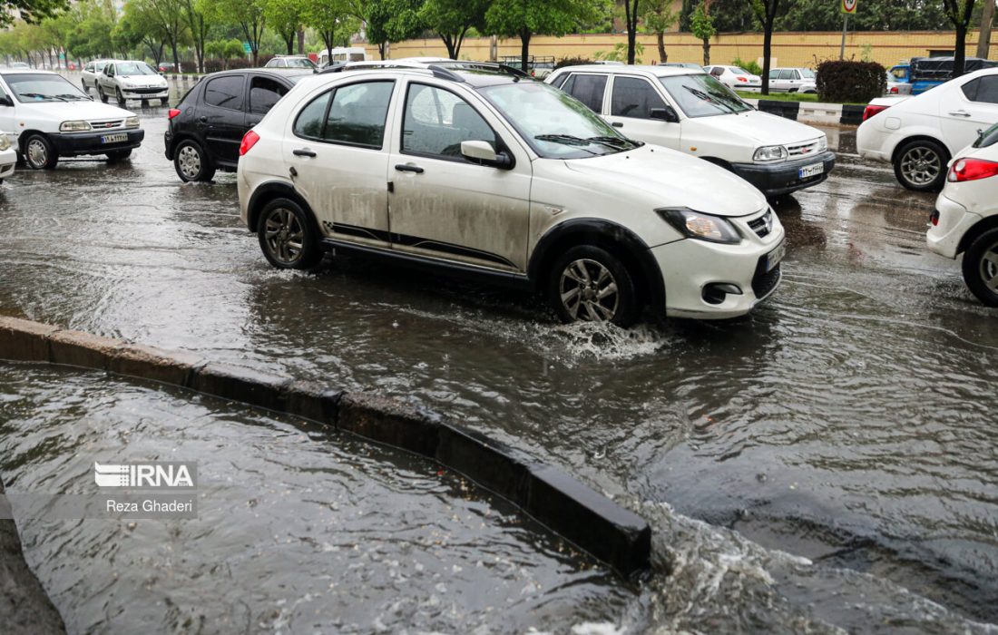 رانندگان در هوای بارانی اهواز از ایمن بودن خودرو خود مطمئن شوند