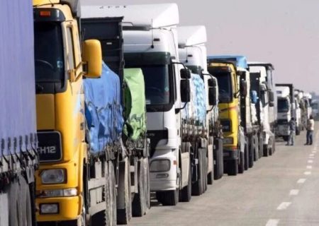 تلاش برای رفع مشکلات کامیونداران و رانندگان حمل و نقل در بندر امام