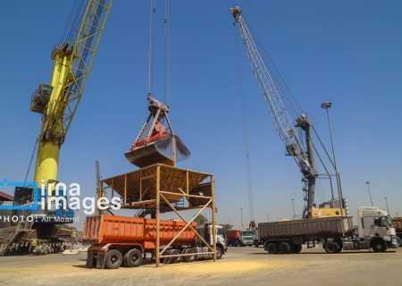 افزایش بهره‌وری و کاهش هزینه حمل‌ و نقل در دستور کار استانداری خوزستان